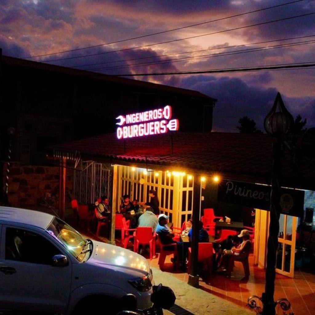 Ingenieros Burgers en La Mesa de los Santos_4