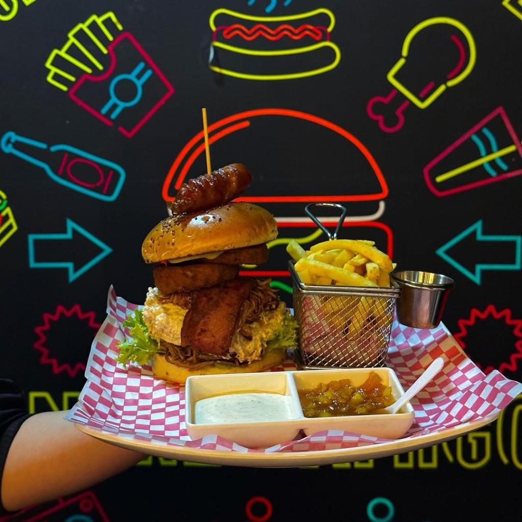 Ingenieros Burgers en La Mesa de los Santos_1