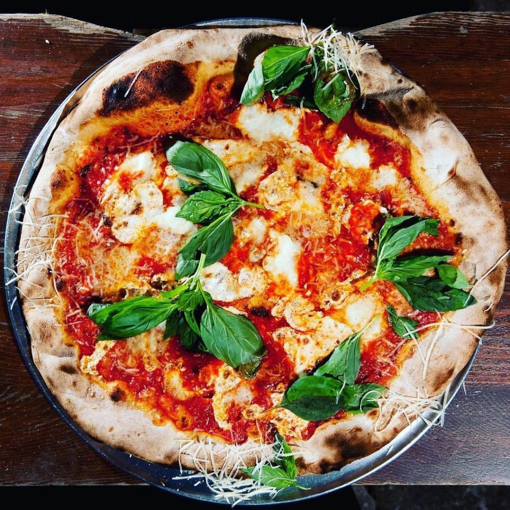 Parmigiana Pizza en La Mesa de los Santos_3